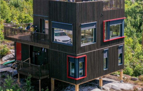 3 Bedroom Cozy Home In Søndeled